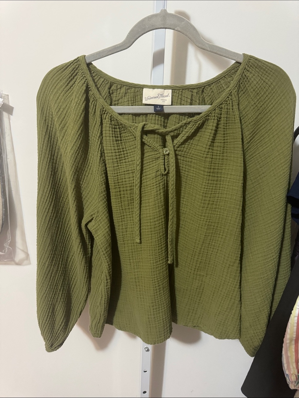 Nicely used: Universal Thread Olive Top 21 PTP Length: 22